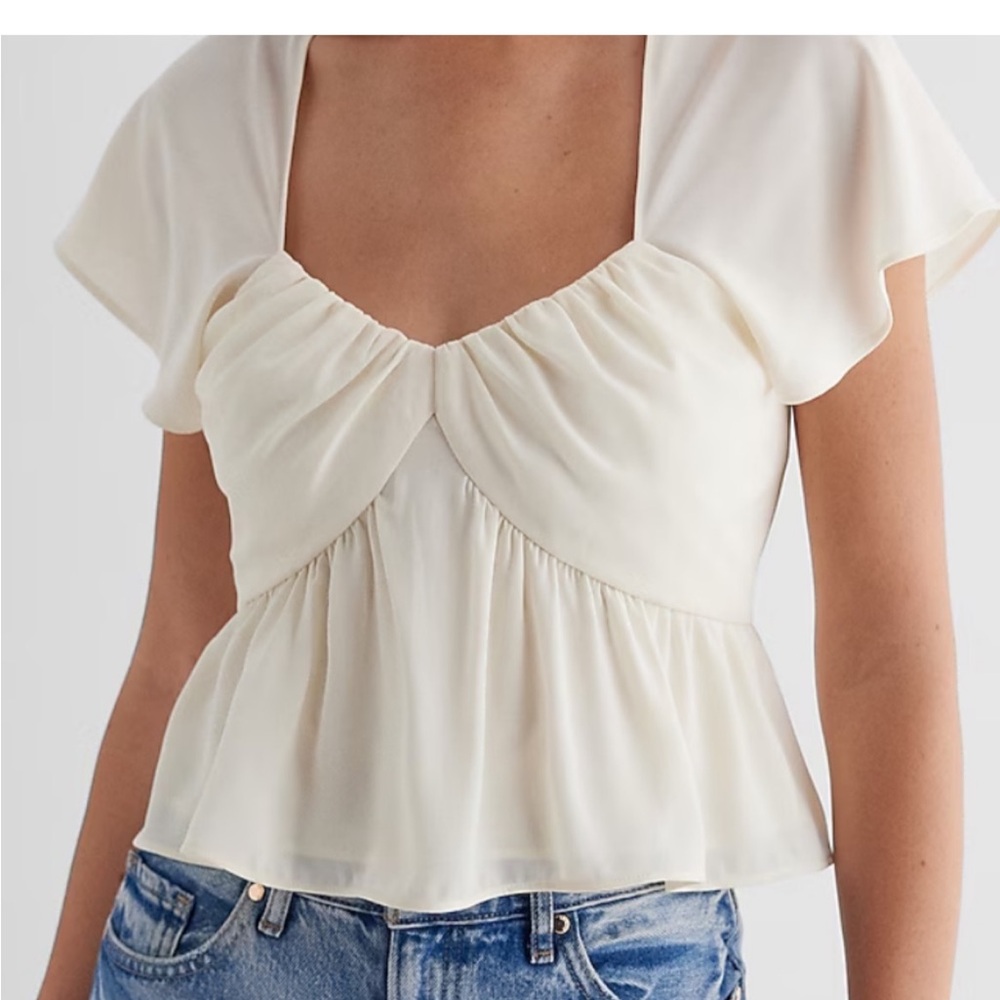 Express Sweetheart Neckline Peplum Flutter Sleeve Cropped Top